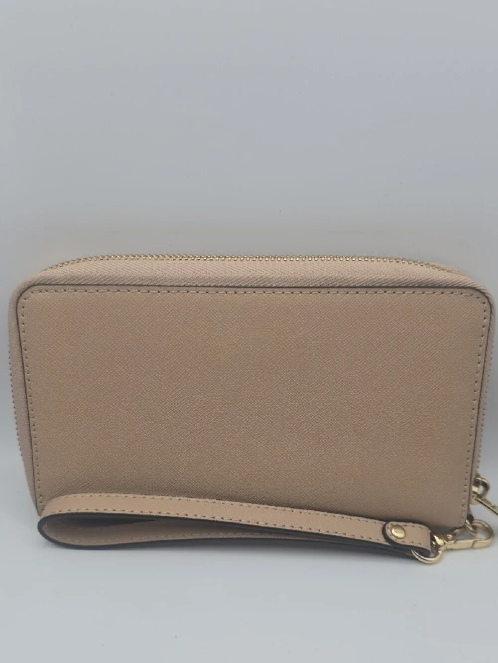 Michael Kors Beige Nude Saffiano Wristlet/Phone Holder W/ Gold Hardware (EUC)✨️